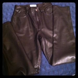 💜Hold💜Hugo Buscati black leather pants.