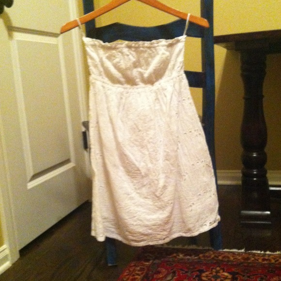 White strapless dress