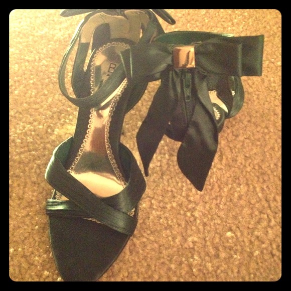 Bakers brand new dark green heels