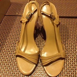 Camel leather Guess size 7 with original box