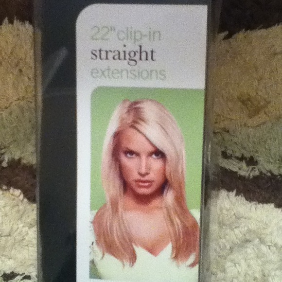 Jessica Simpson 22" clip in straight extensions