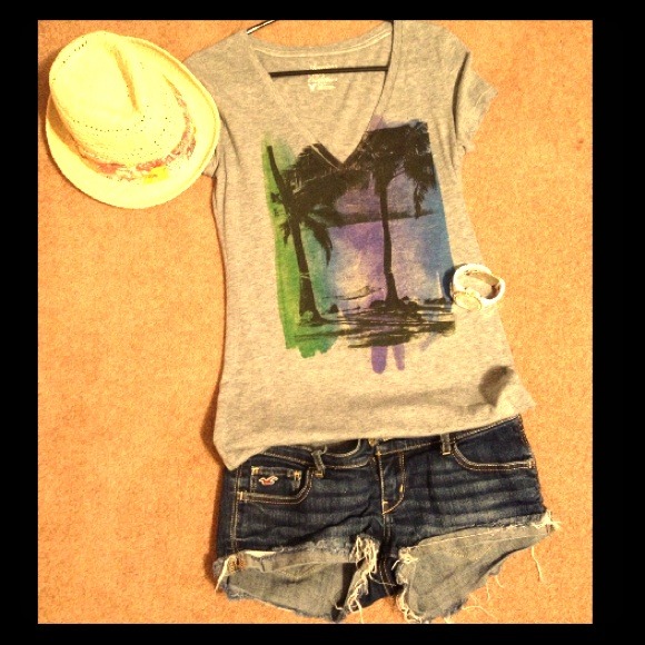 American Eagle V neck