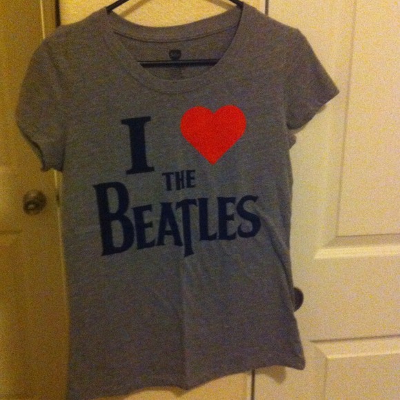"I ❤ The Beatles" T-shirt.