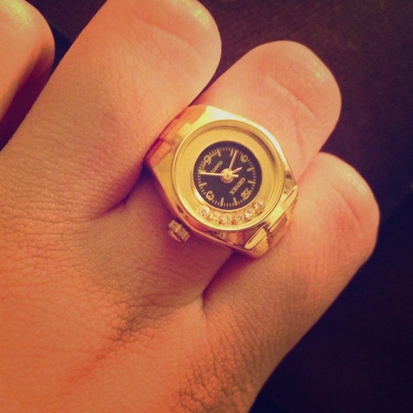 ✨SOLD✨ Watch Ring