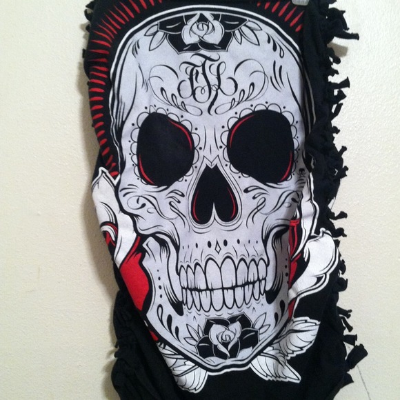 **BUNDLE FOR @rebeccastewart Strapless Skull shirt
