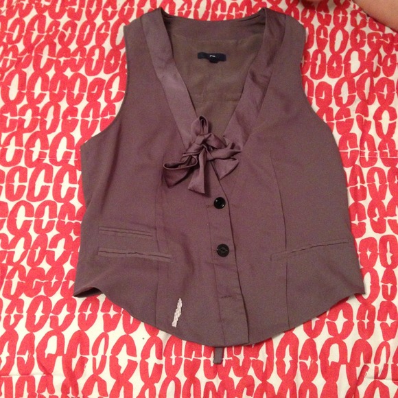 Taupe vest