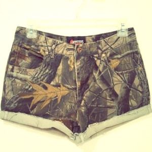 camo shorts