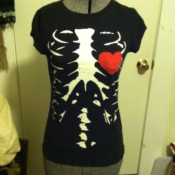 Skelton rib cage shirt with heart