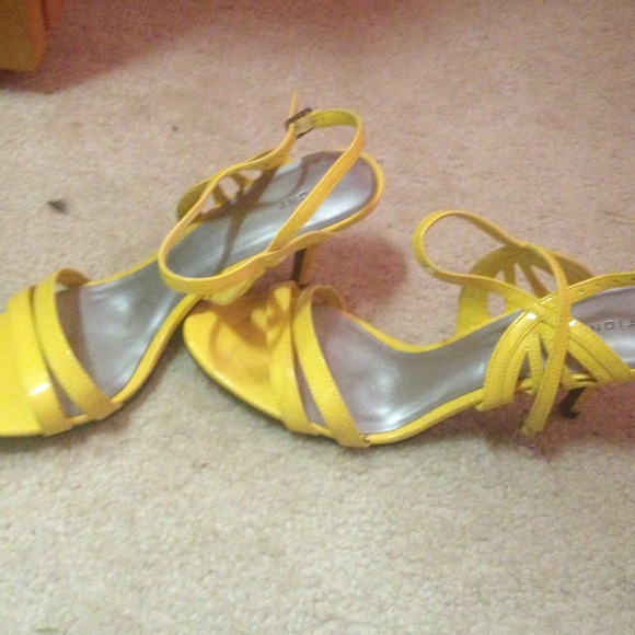 Fioni cute yellow shoes :)