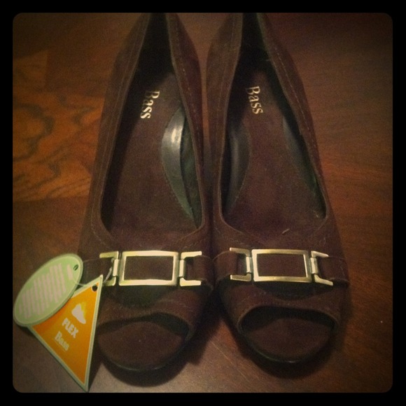 Bass brown suede heels
