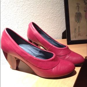 Red pump shoes by Farylrobin all leather