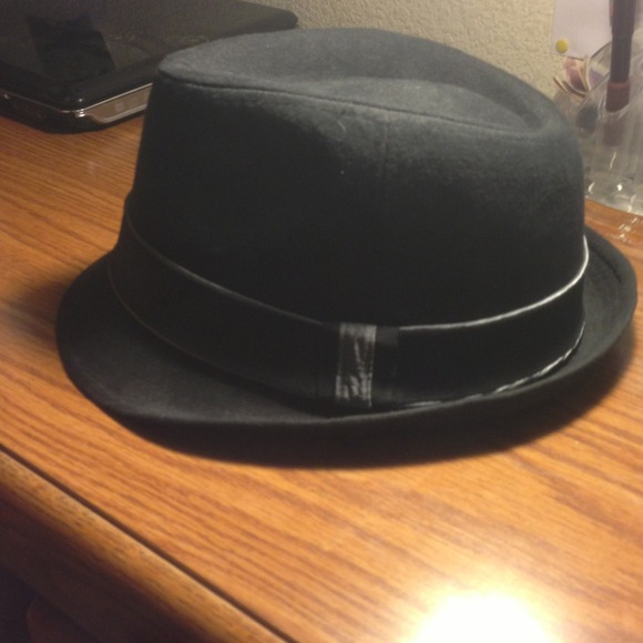 Black and grey fedora. - Picture 2 of 2