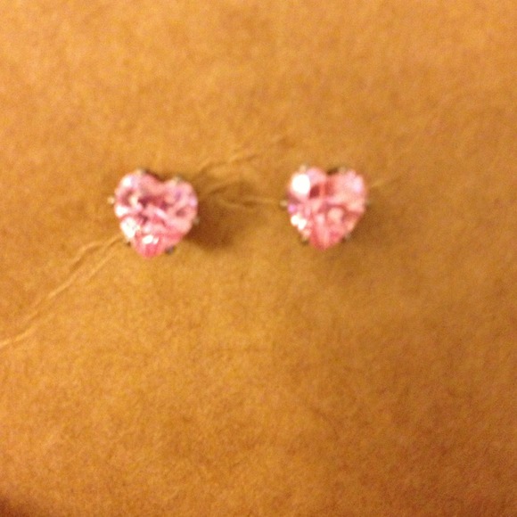 🎀Sold in bundle🎀 Pink heart stud earrings - Picture 1 of 1