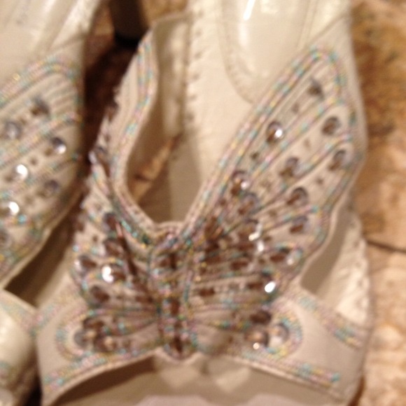 Heel sandals.