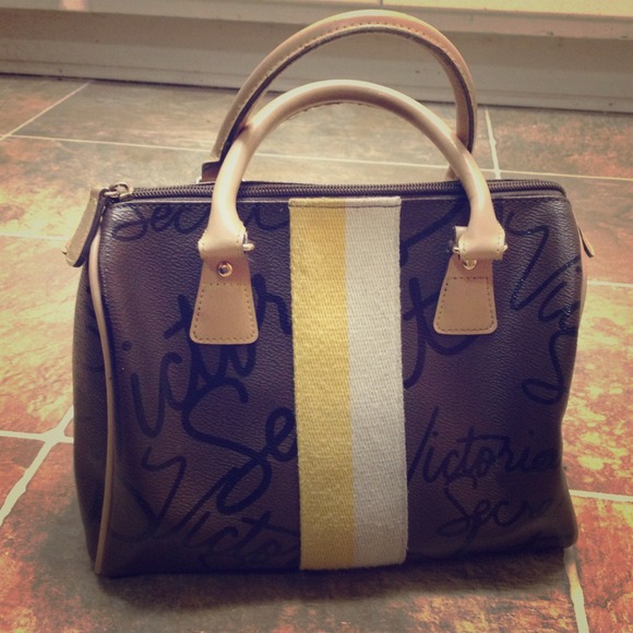 Handbags - Cute Victoria Secret handbag