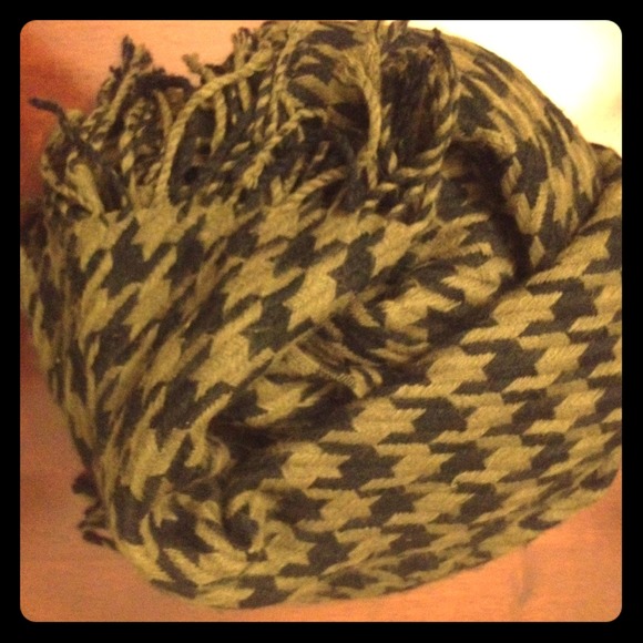Scarf - Picture 1 of 1