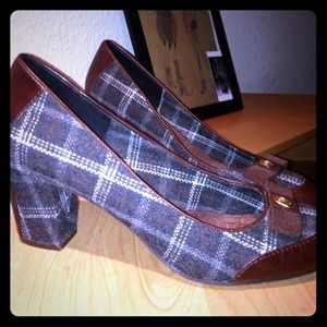 Etienne Aigner cute practical pumps (with sass).