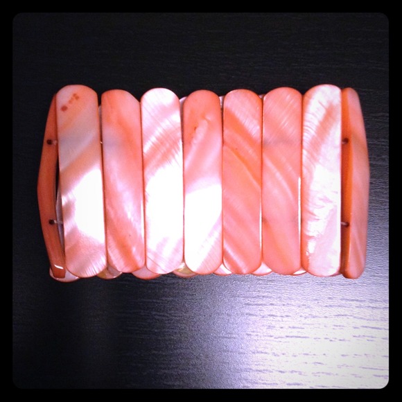 Stretchable Sea Shell Bracelet - Picture 1 of 2