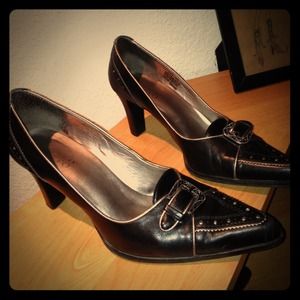 Franco Sarto black leather pumps