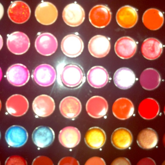 Lip pallet