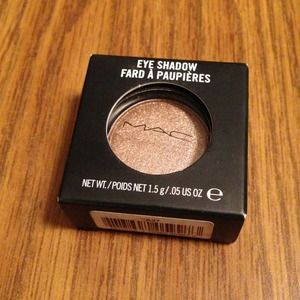 MAC eyeshadow- Tempting