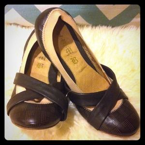 Price lowered! Pre-loved L.A.M.B. flats in size 6