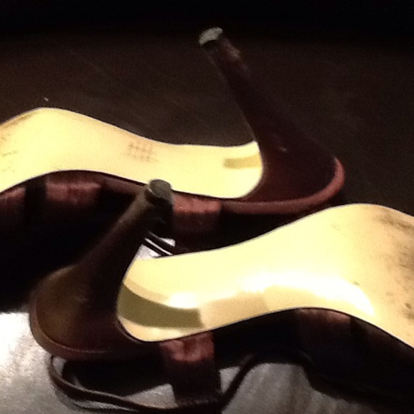 *Donated* Brown Nine West heels. Size 8.5 - Picture 2 of 3