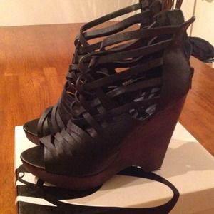 Nine West strappy booty, Size 7