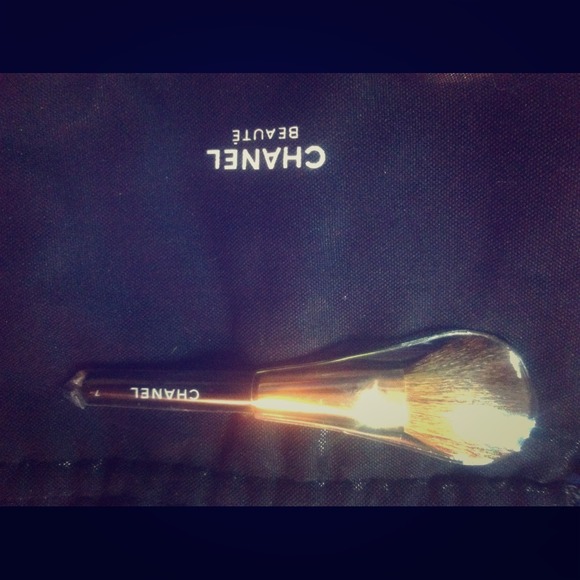 Bundle for cgrajeda.😀Chanel brush #7 and brush #1