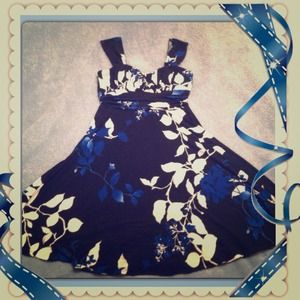 ❤Reduced❤Beautiful blue floral print dress