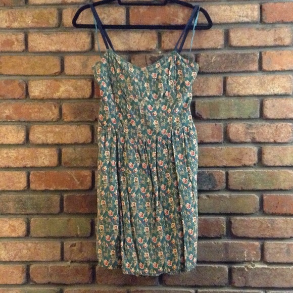 Sold: Floral Sweetheart Dress - Picture 2 of 4