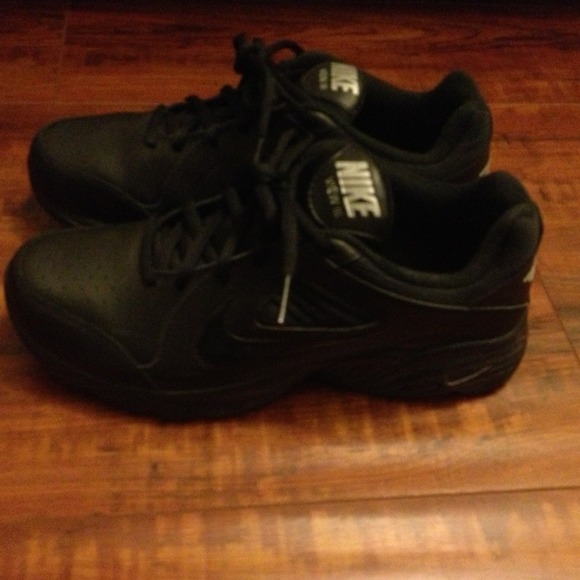 nike  view III  (WALK SLIP RESISTANT )
