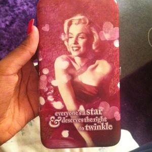 Icings Marilyn Monroe clutch