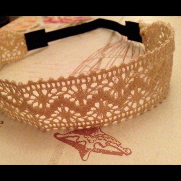 🔴SOLD IN BUNDLE🔴Handmade embroidered headband!💓 - Picture 3 of 4