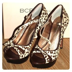 ❤HOST PICK!❤BCBGeneration Harley2 platform sandals