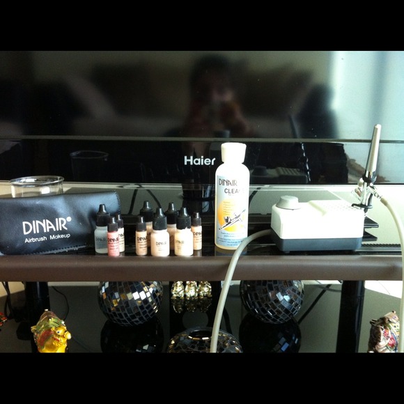 Dinair airbrush machine foundations