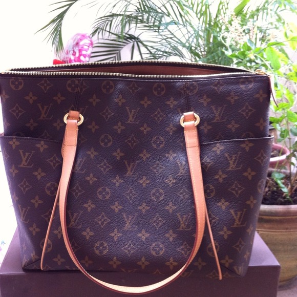 Louis Vuitton Handbags - Authentic new Louis Vuitton. Never used bag