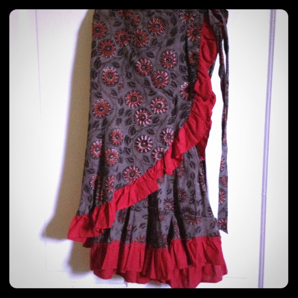 ❌SOLD❌Grey and red wrap around skirt