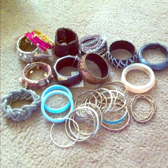💟SOLD💟Bundle💟of Bangles!!