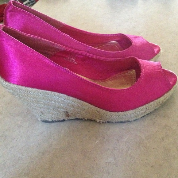 Hot pink wedges for spring and summer - Picture 1 of 1