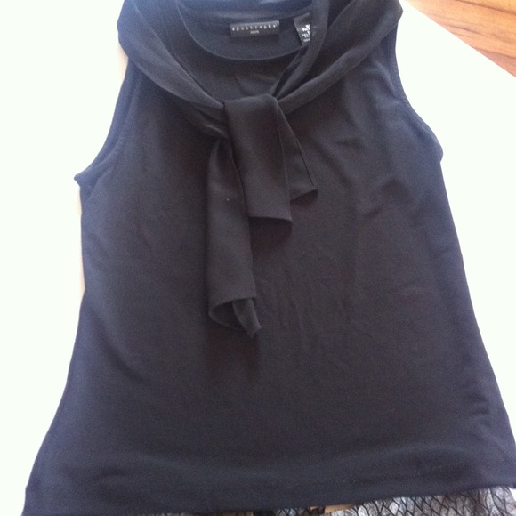 Beautiful top and dress mini shorts. - Picture 2 of 4