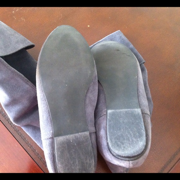 Gray suede boots - Picture 2 of 3