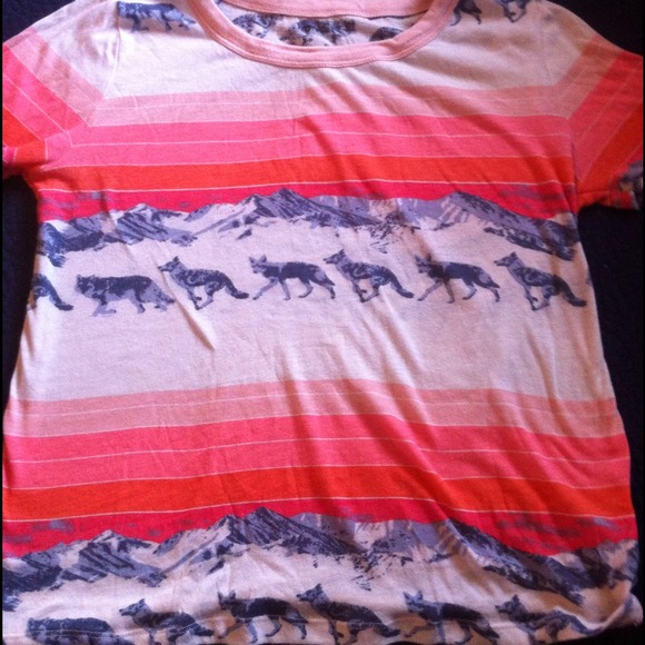 "Running with wolves" tee. Cotton. - Picture 2 of 2
