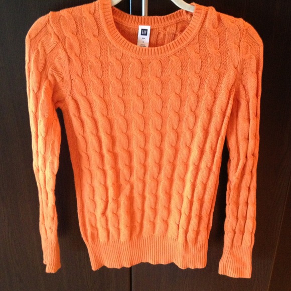 Gap sweater