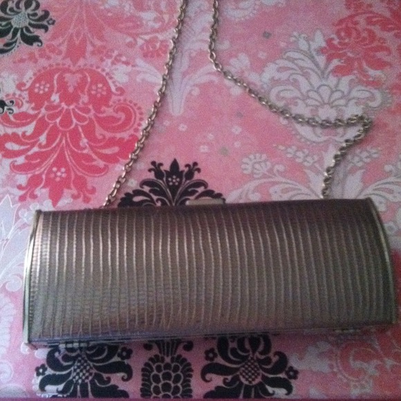 Aldo clutch