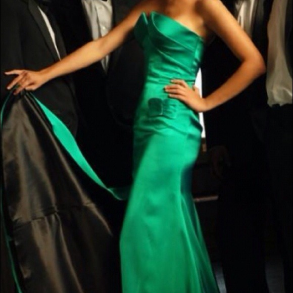 Emerald dress - Picture 2 of 3
