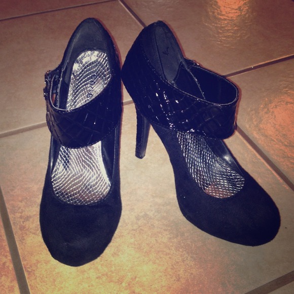 Black Beautiful High Heels! - Picture 1 of 3