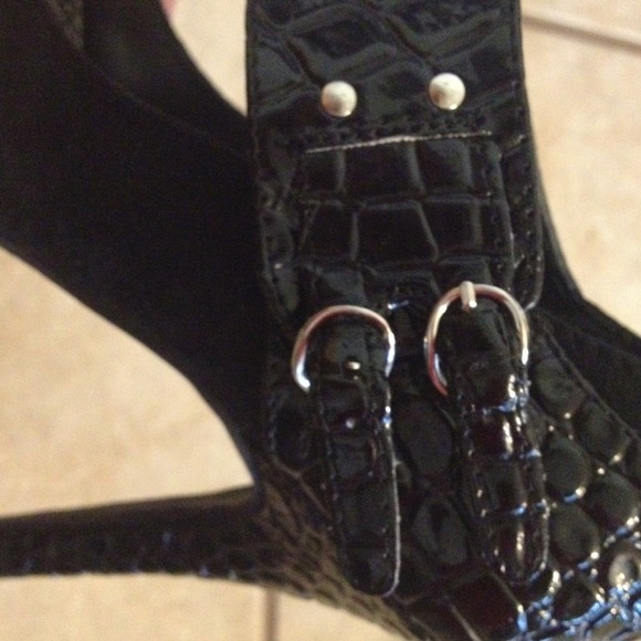 Black Beautiful High Heels! - Picture 2 of 3