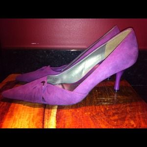 BCBG Girls pointy toe suede heels