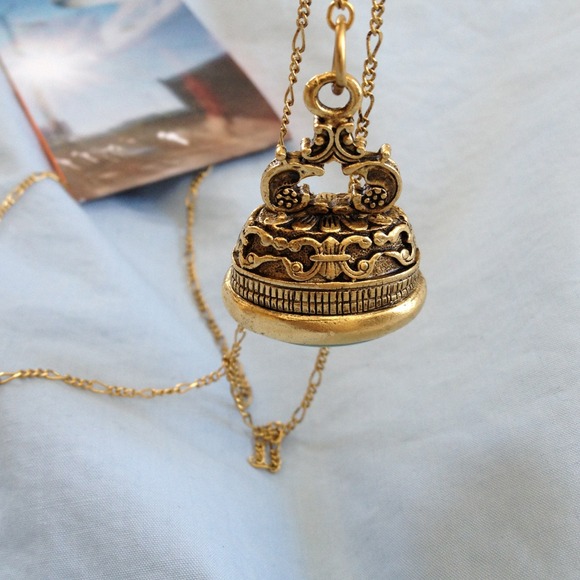 Urban Outfitters Jade bottom gold pendant